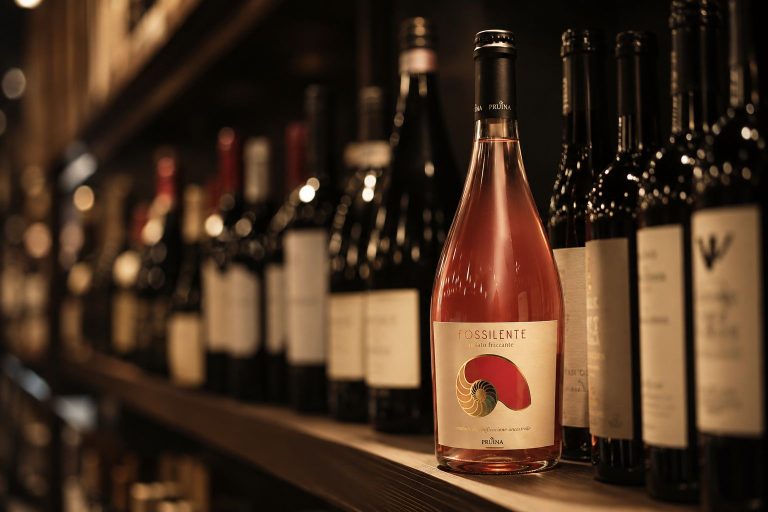 Scopri di più sull'articolo Come un’etichetta di vino influenza le decisioni d’acquisto